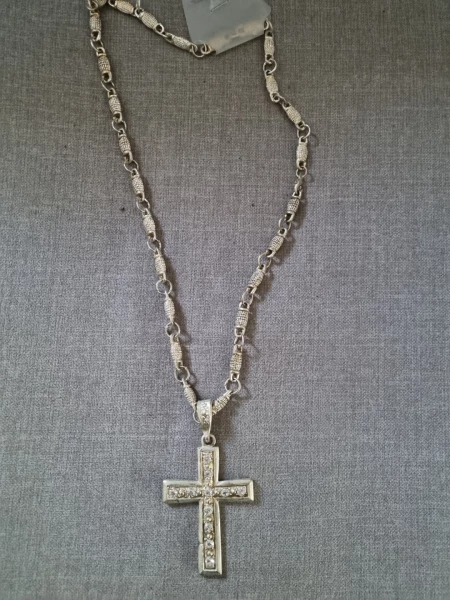 CROSS NECKLESS